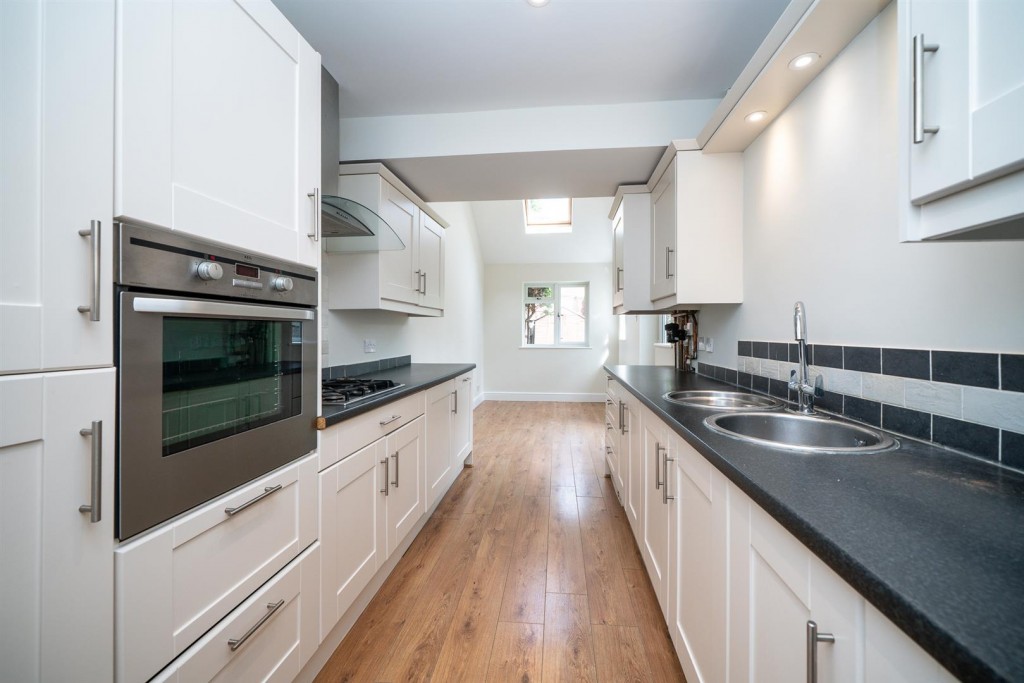 27a Carnegie Rd St Albans Herts
