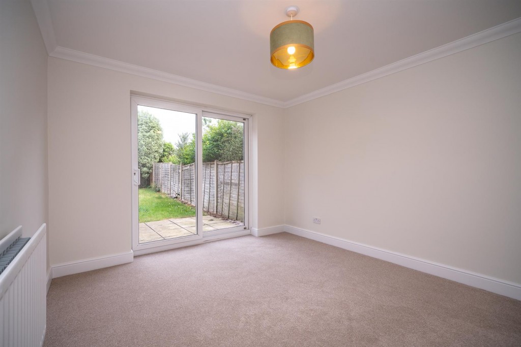 27a Carnegie Rd St Albans Herts