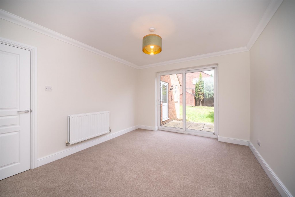 27a Carnegie Rd St Albans Herts