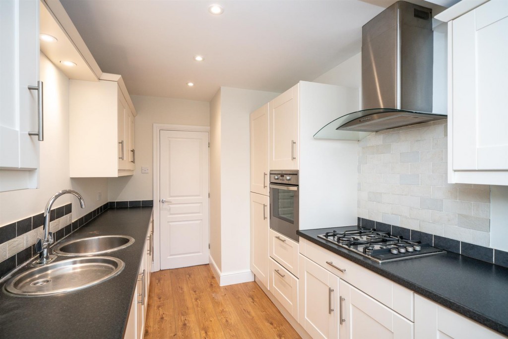 27a Carnegie Rd St Albans Herts