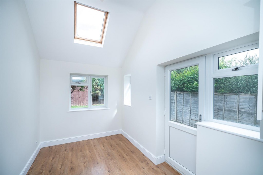27a Carnegie Rd St Albans Herts