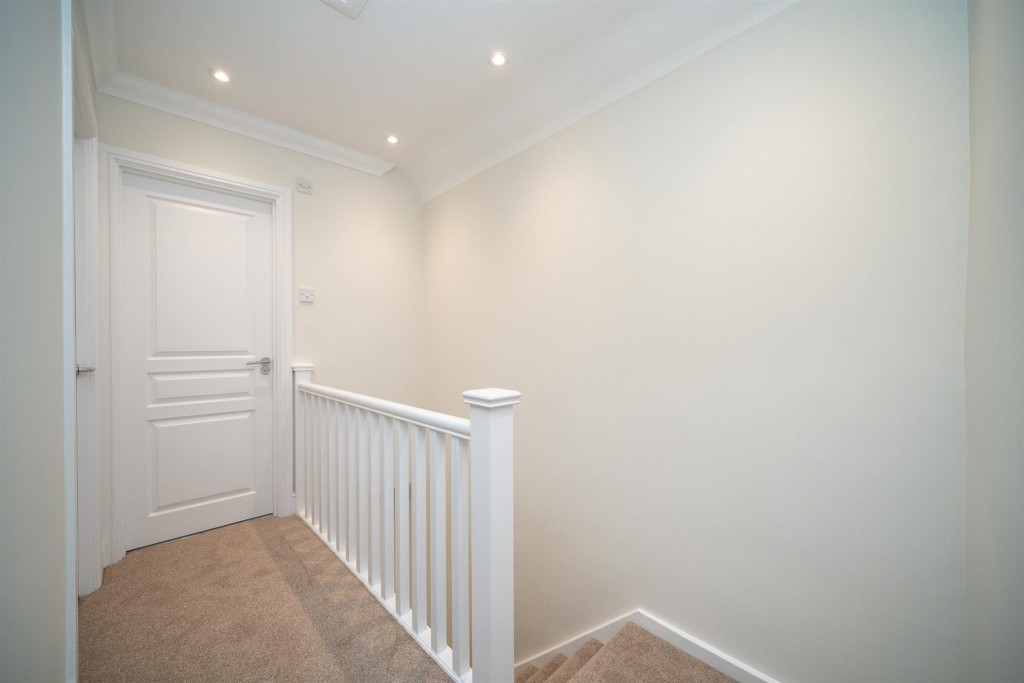 27a Carnegie Rd St Albans Herts