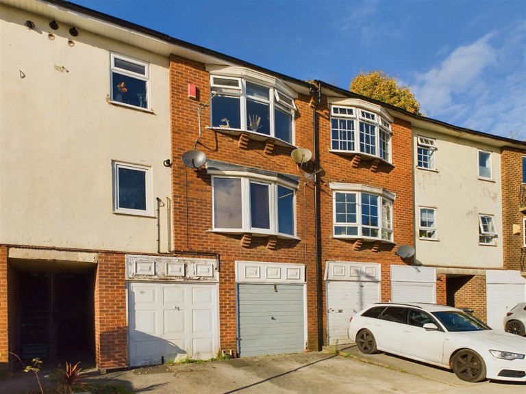 Belvoir Lodge, Carlton, Nottingham