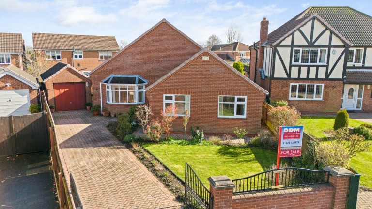 Hoton-Le-Clay, Grimsby