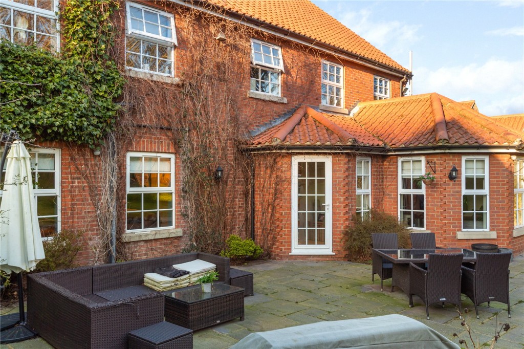 Barnoldby-Le-Beck, Grimsby