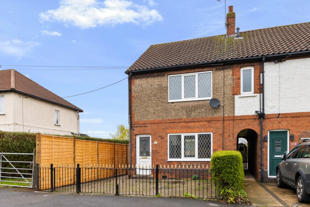Cemetery Road, Winterton