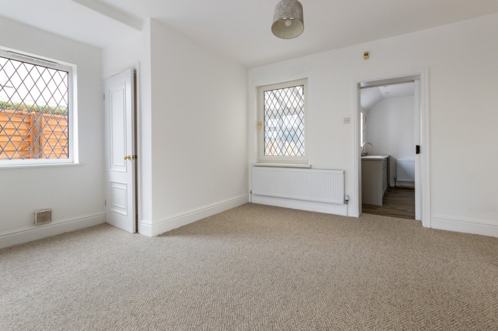 Cemetery Road, Winterton