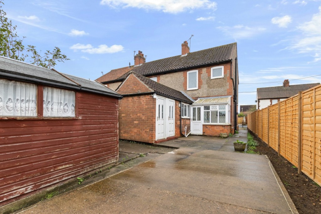 Cemetery Road, Winterton