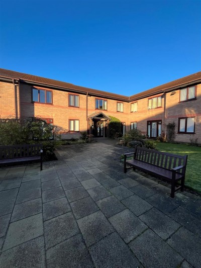 View full details for Oulton Court, Grappenhall