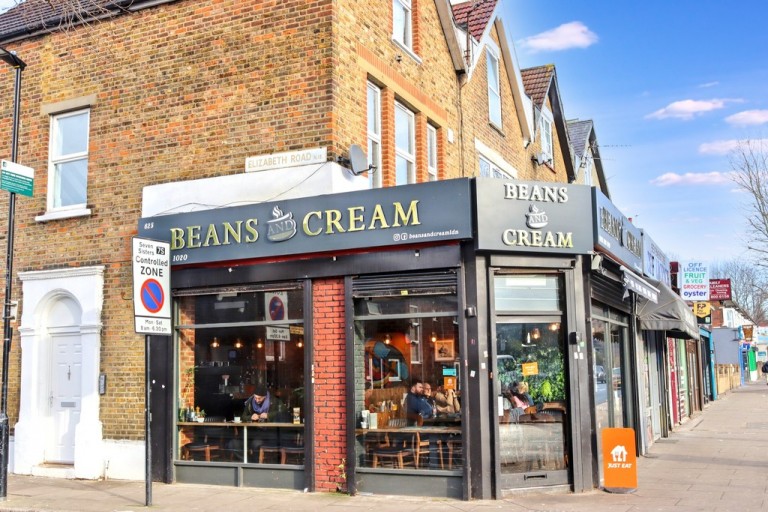 Seven Sisters Road, N15