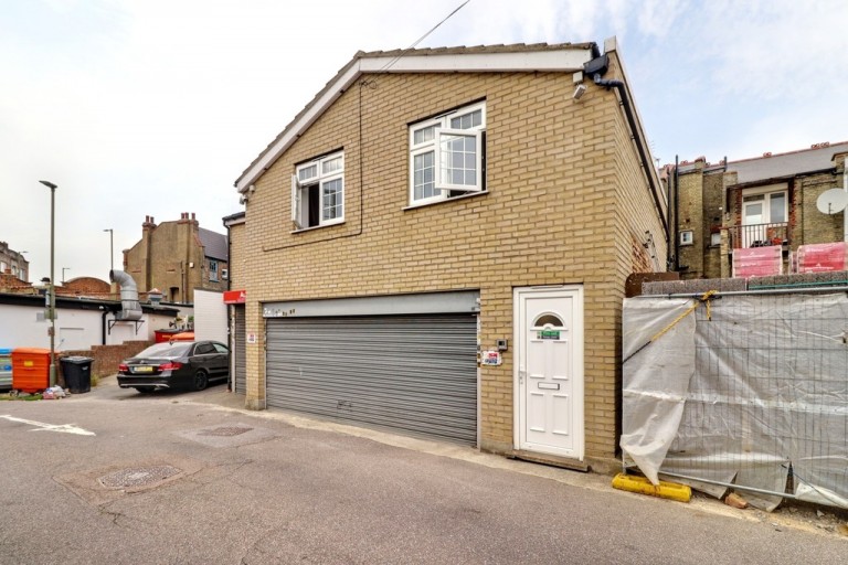 Queens Parade Close