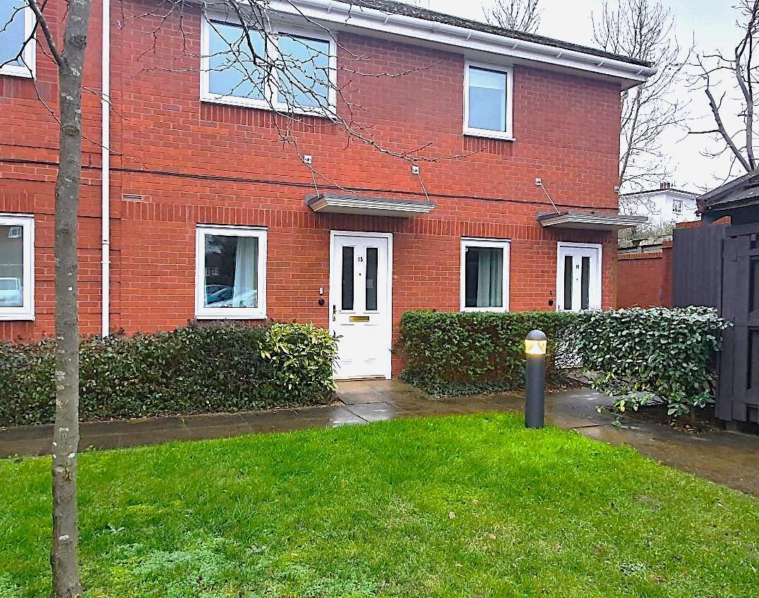 Broad Lane, Eastern Green