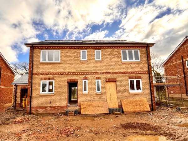 View full details for 8 Sunset Drive, Cowes, Isle of Wight.
