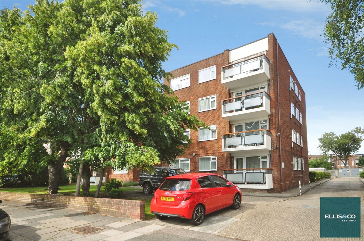 Etchingham Park Road, Finchley, London