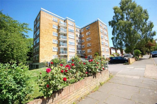 Wickliffe Avenue, Finchley