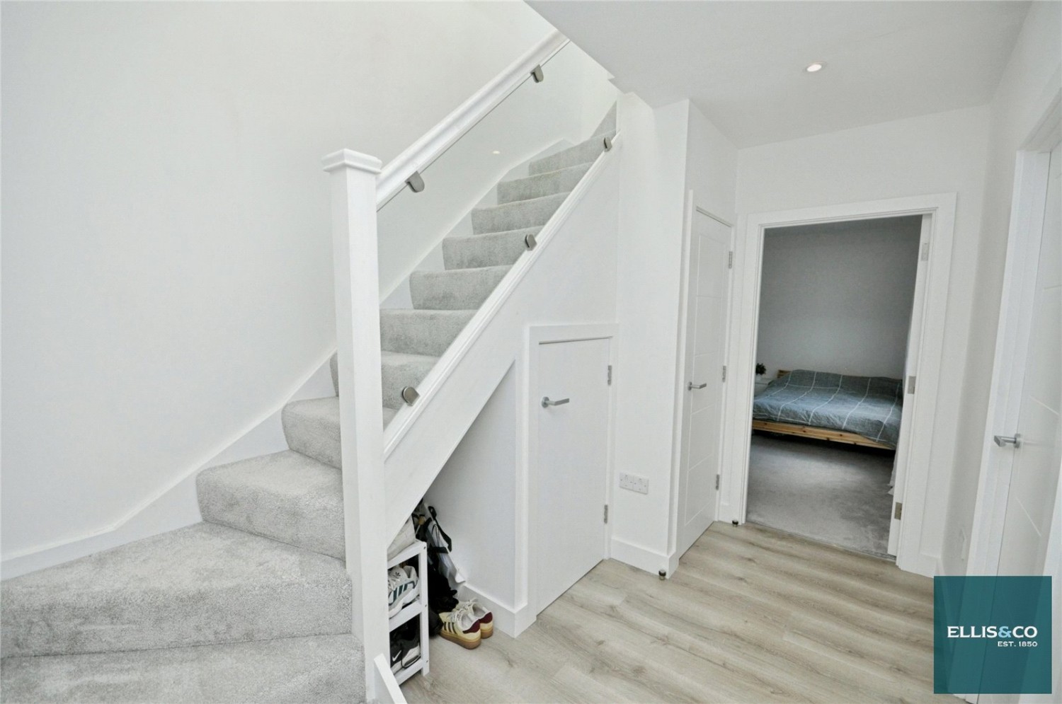 Wickliffe Avenue, Finchley