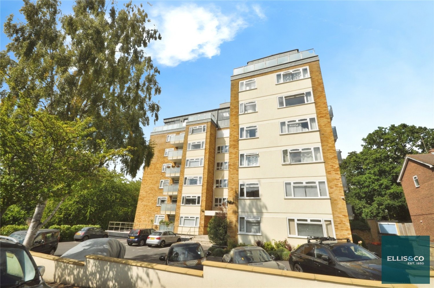 Wickliffe Avenue, Finchley