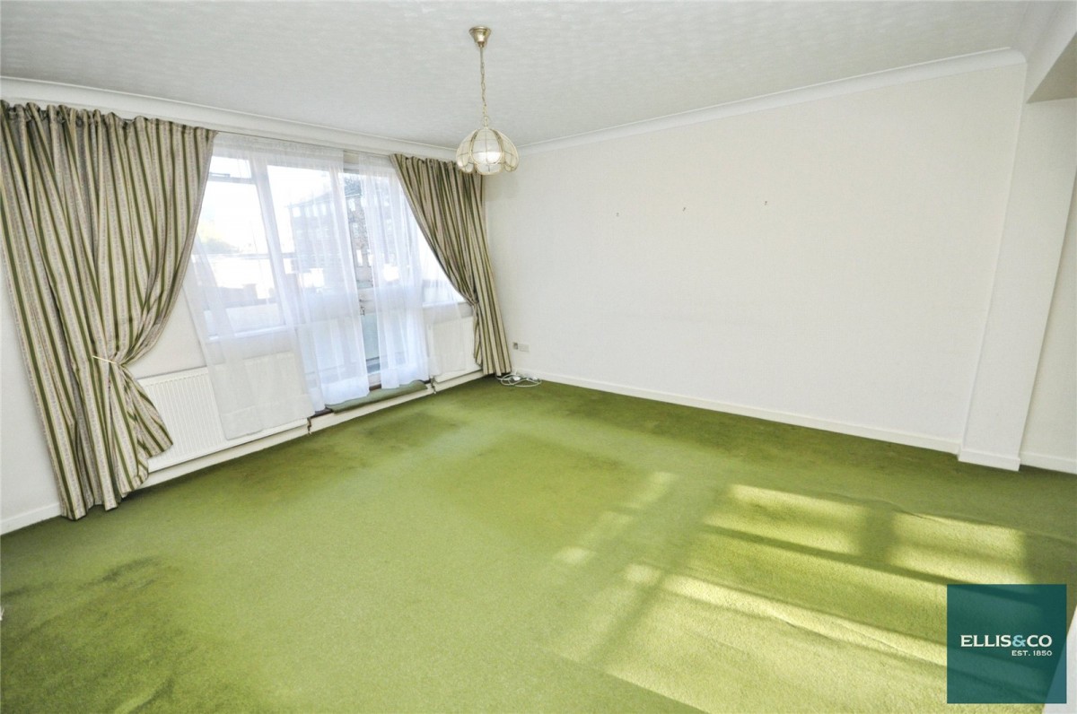 Wickliffe Avenue, Finchley