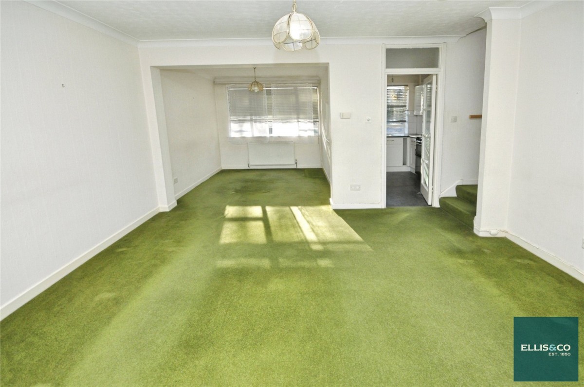 Wickliffe Avenue, Finchley