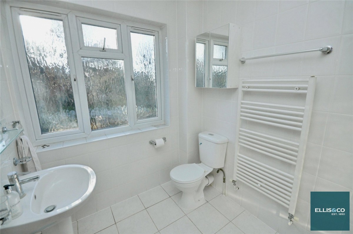 Wickliffe Avenue, Finchley