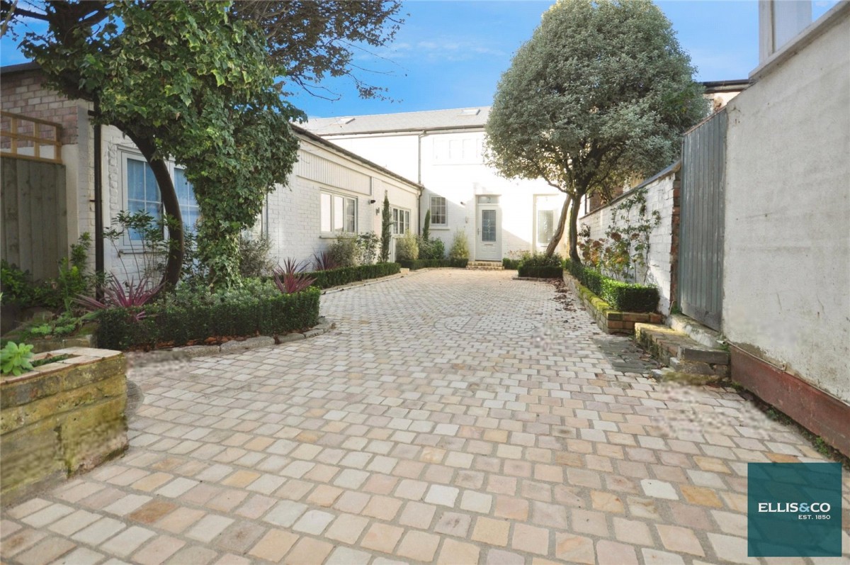 North Finchley, London