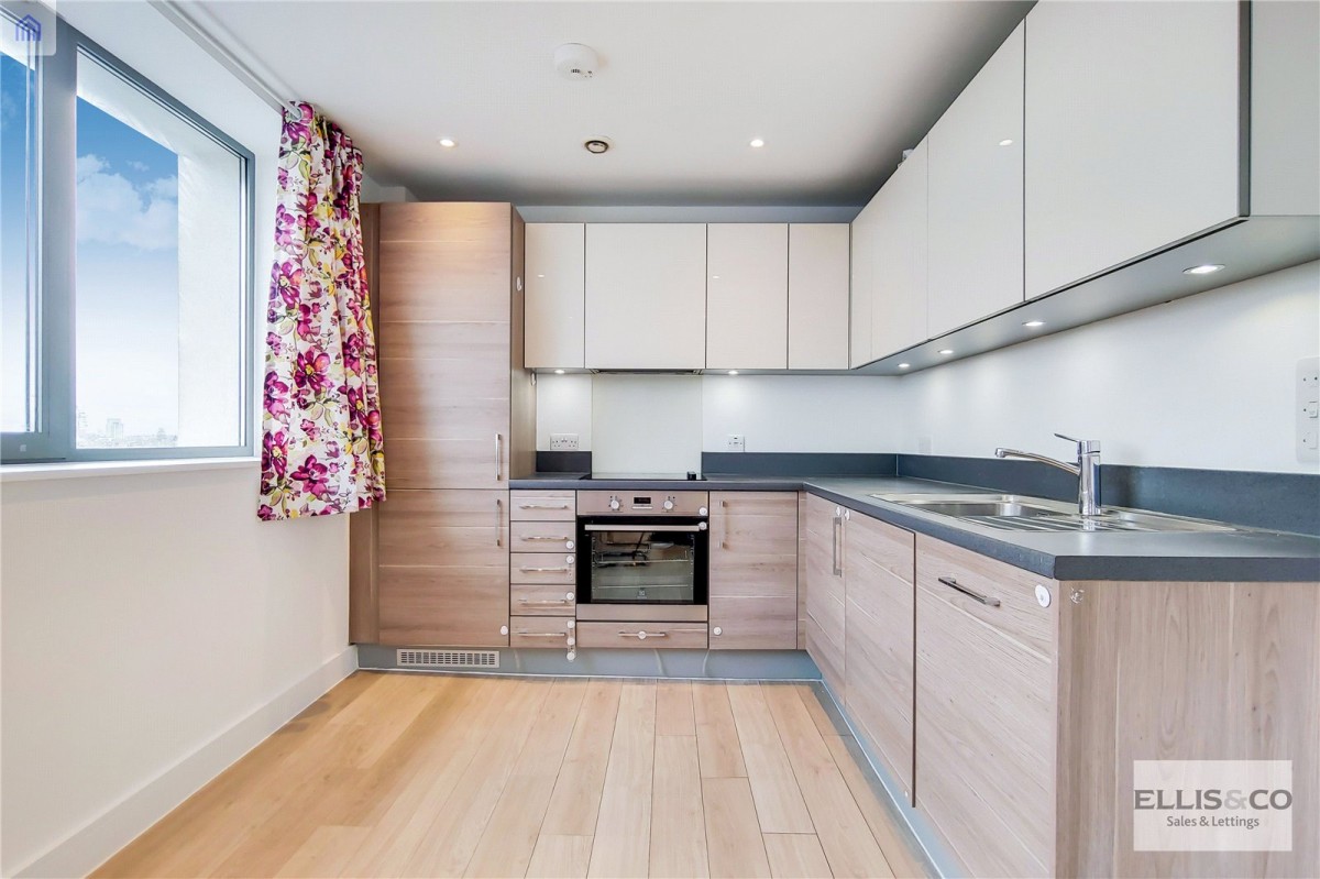 Wembley, Central Square