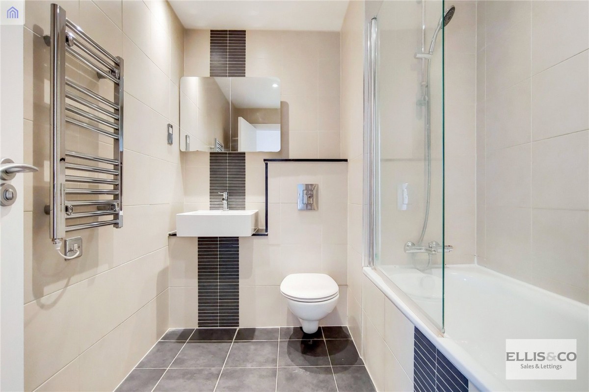 Wembley, Central Square