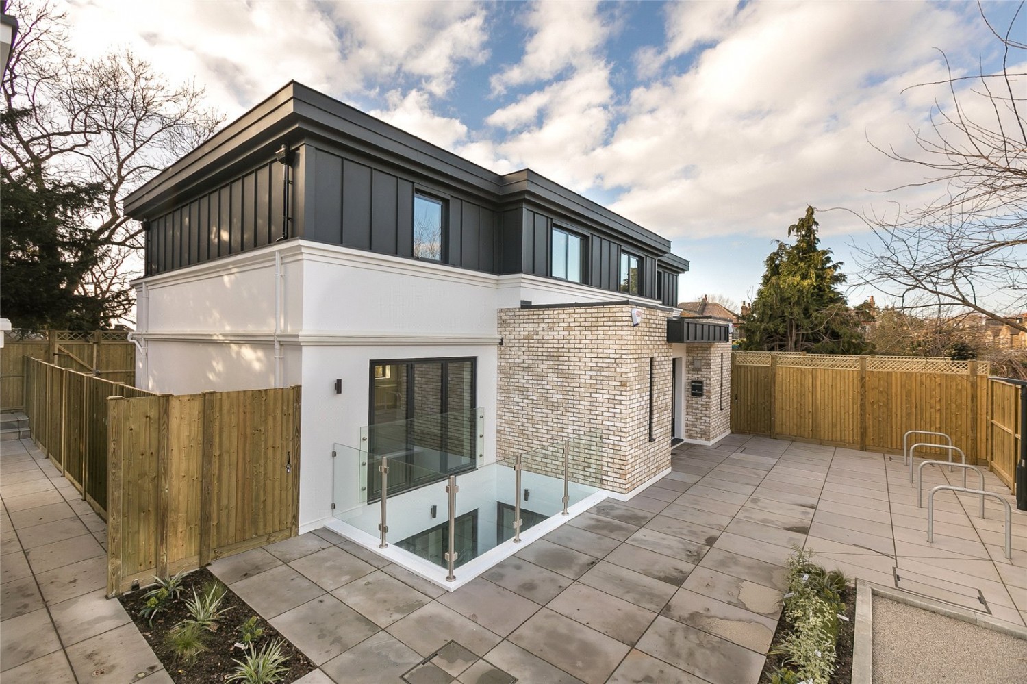 Hanwell, Ealing
