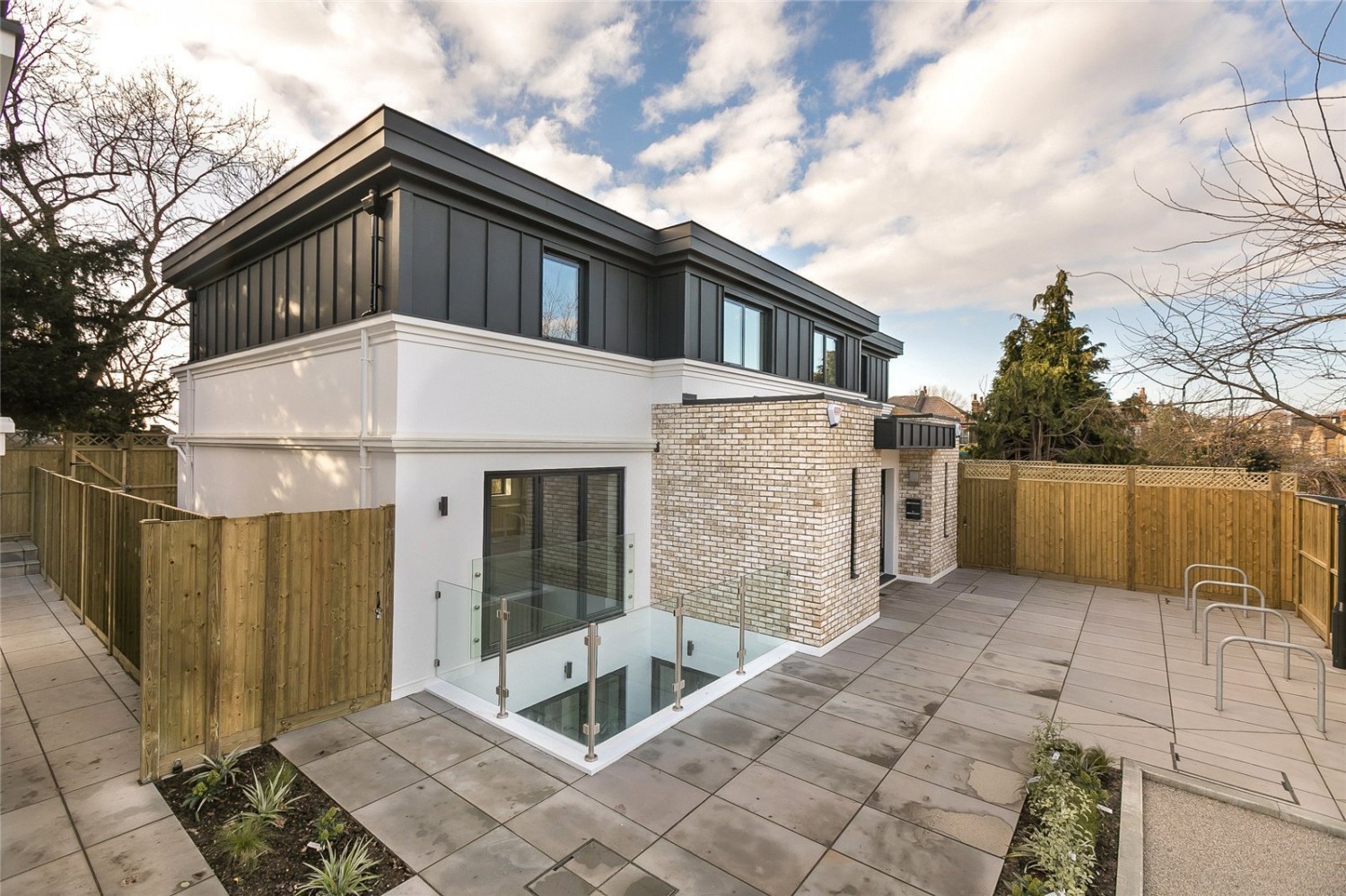 Hanwell, Ealing