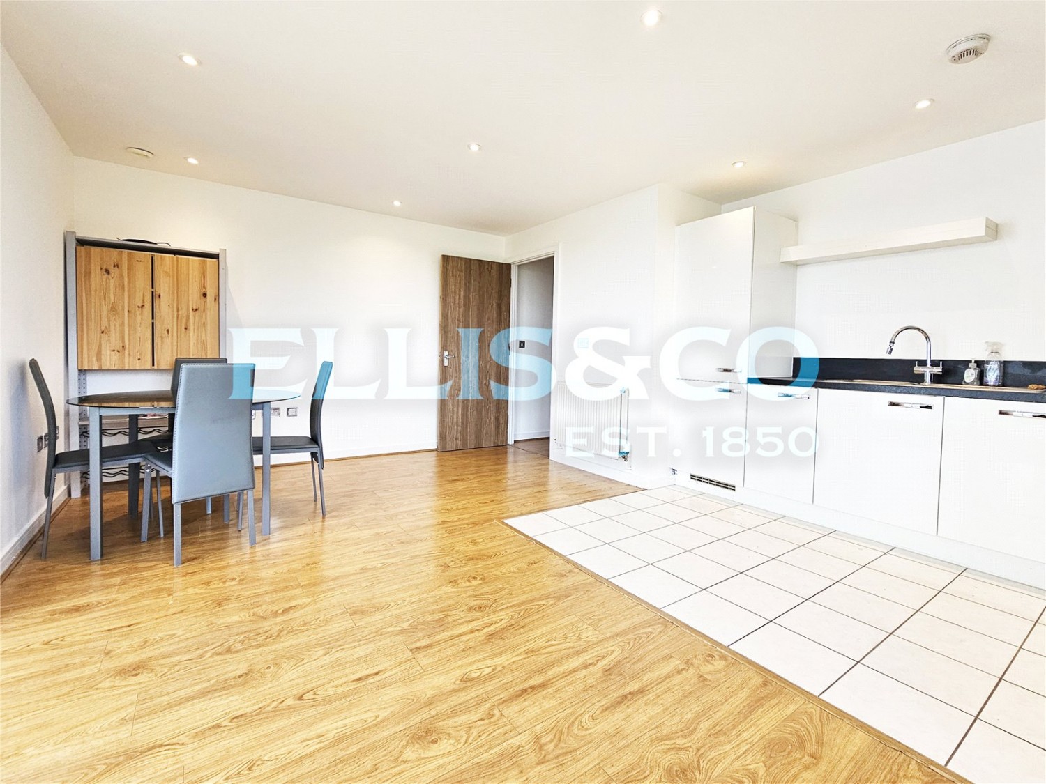 Amias Drive, Edgware, 2 Amias Drive, Edgware