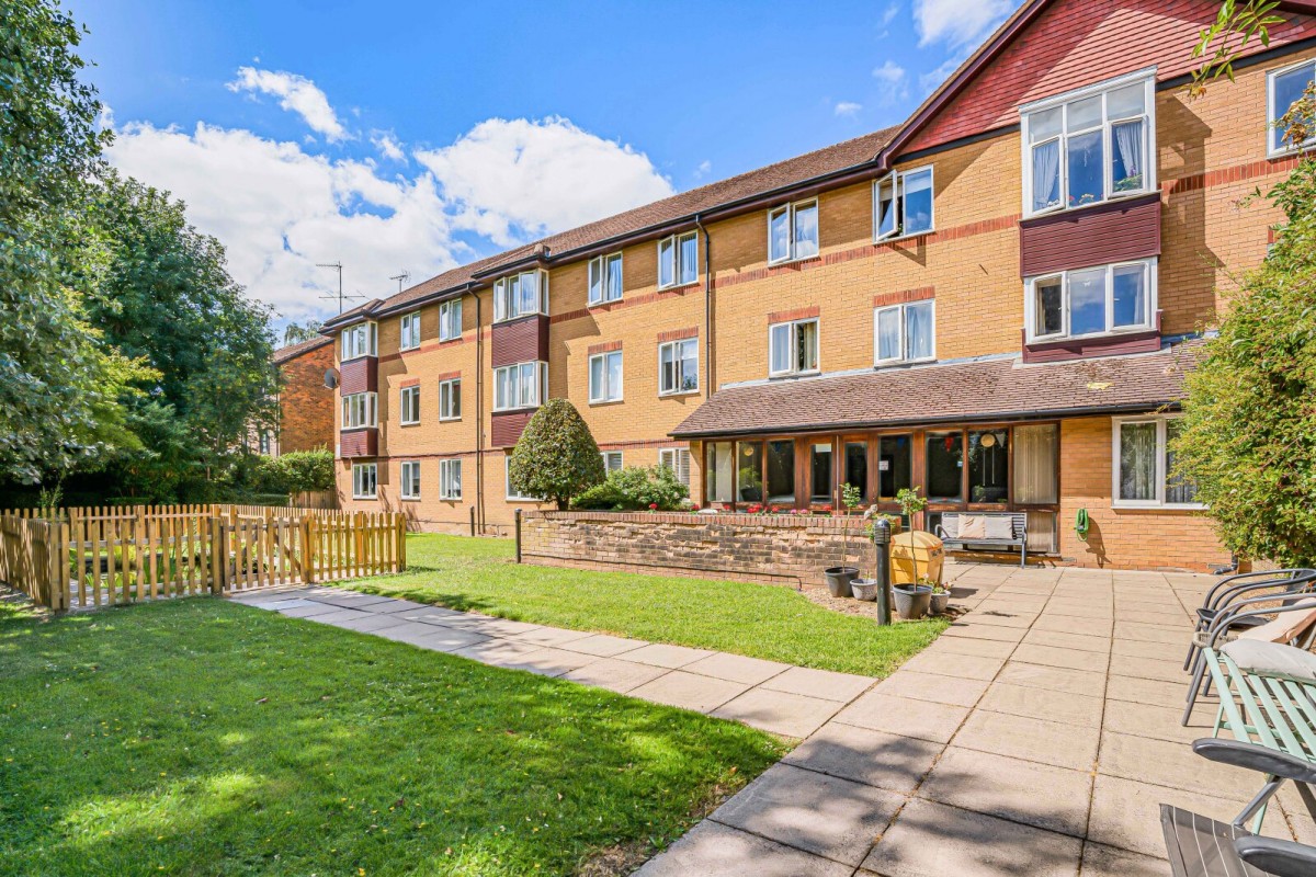 Du Cros Drive, Stanmore