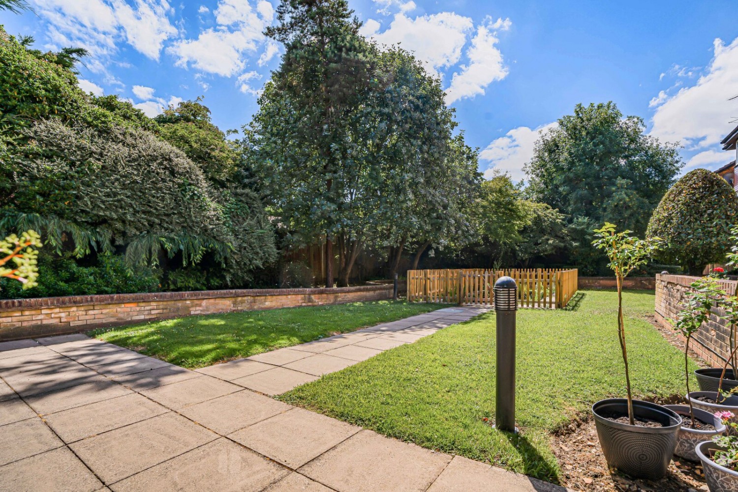 Du Cros Drive, Stanmore