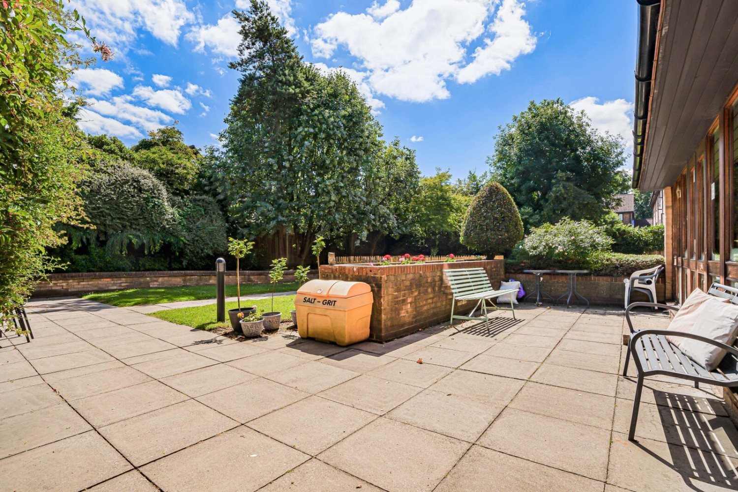 Du Cros Drive, Stanmore