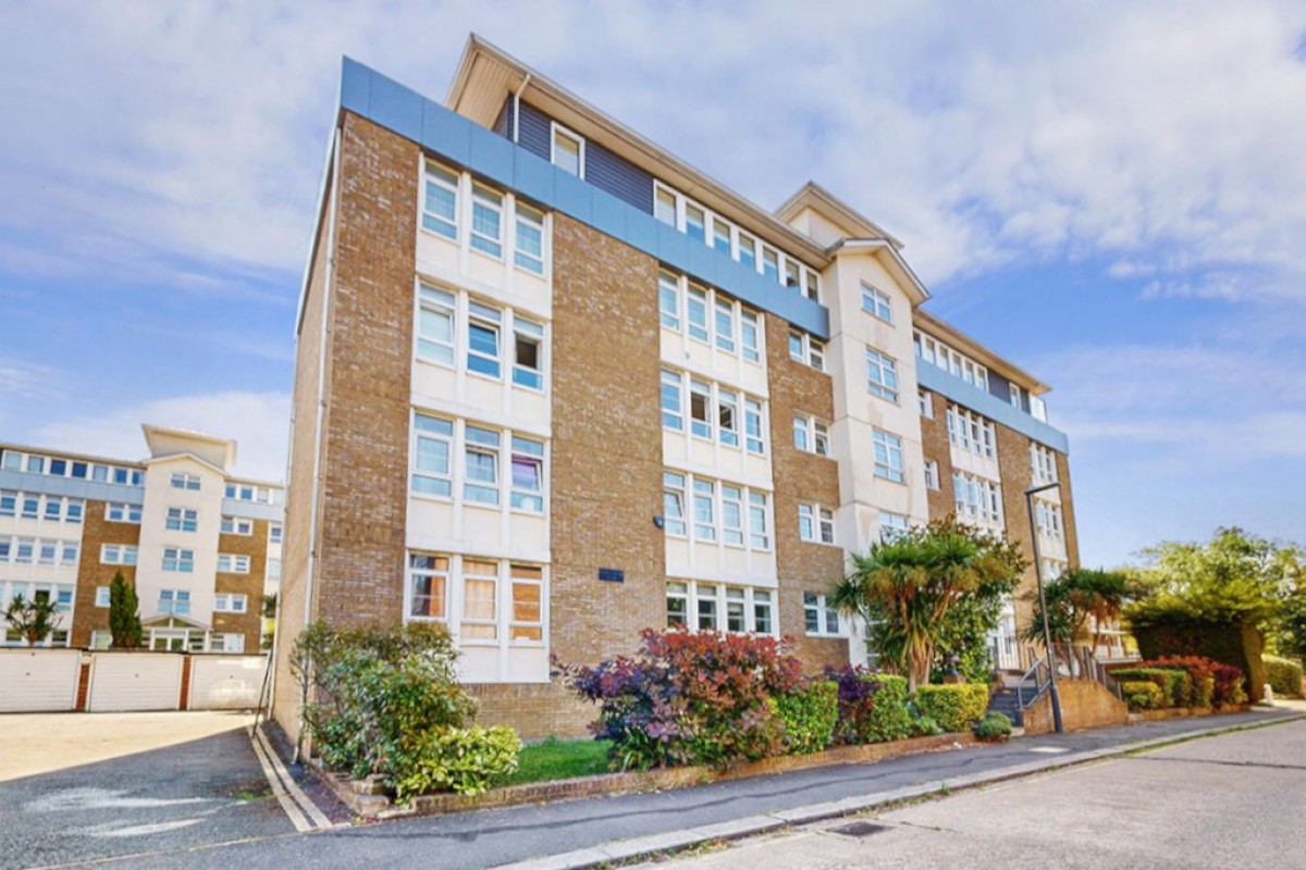 Valencia Road, Stanmore