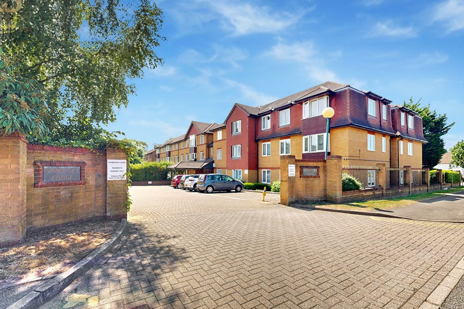 Du Cros Drive, Stanmore