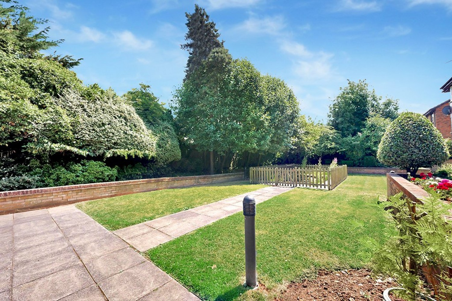 Du Cros Drive, Stanmore