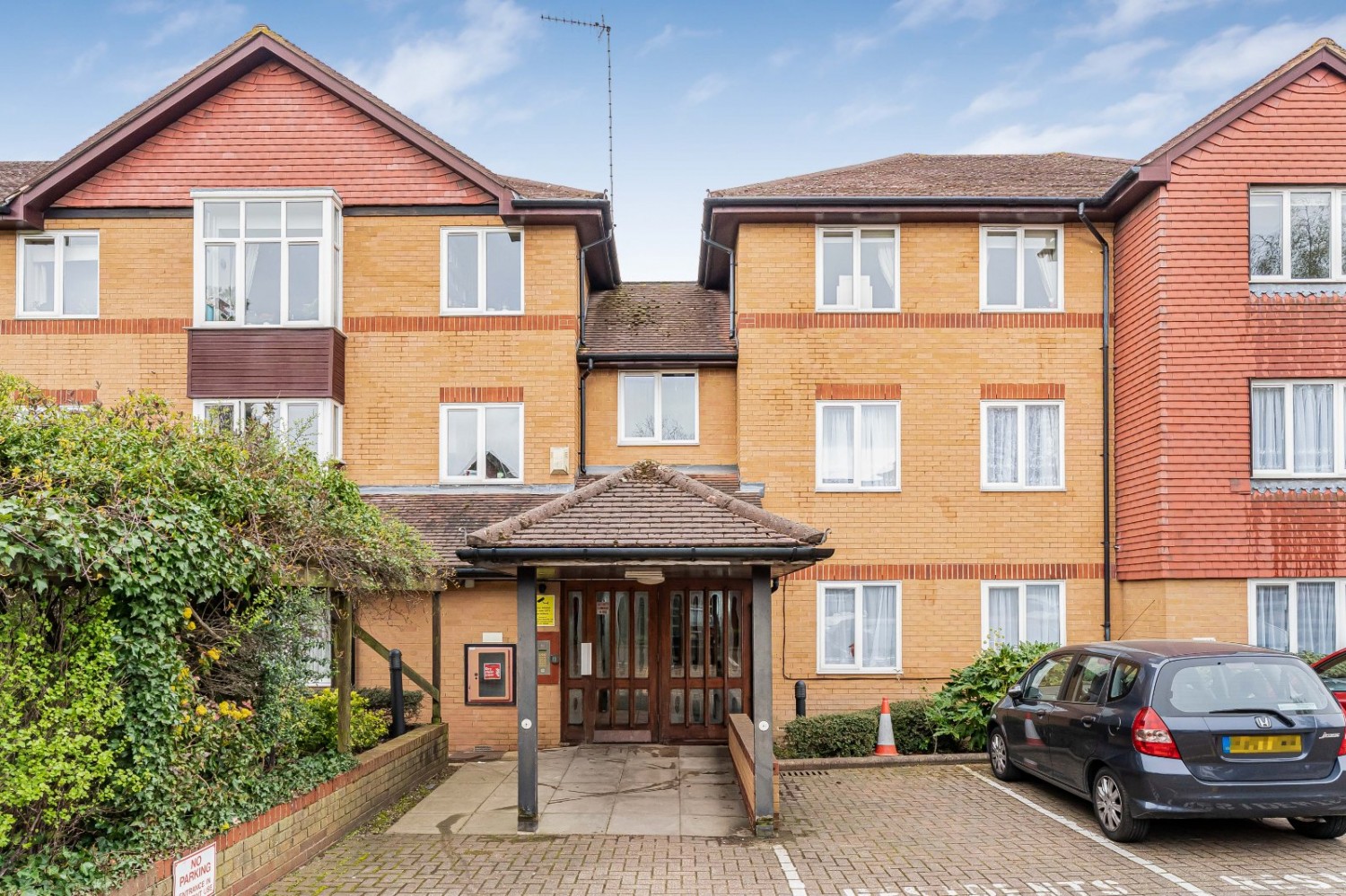 Du Cros Drive, Stanmore