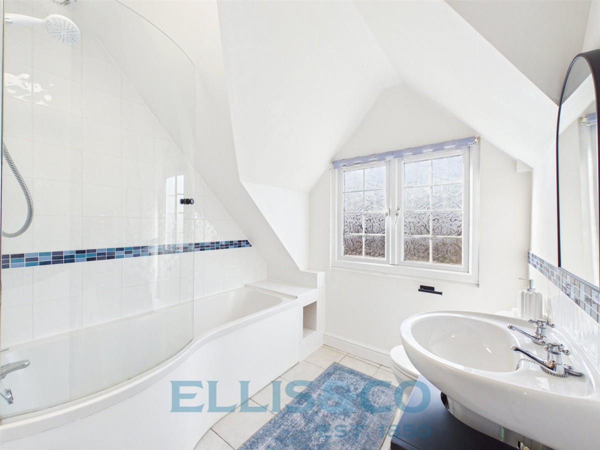 Maidstone Road, Hadlow, Tonbridge