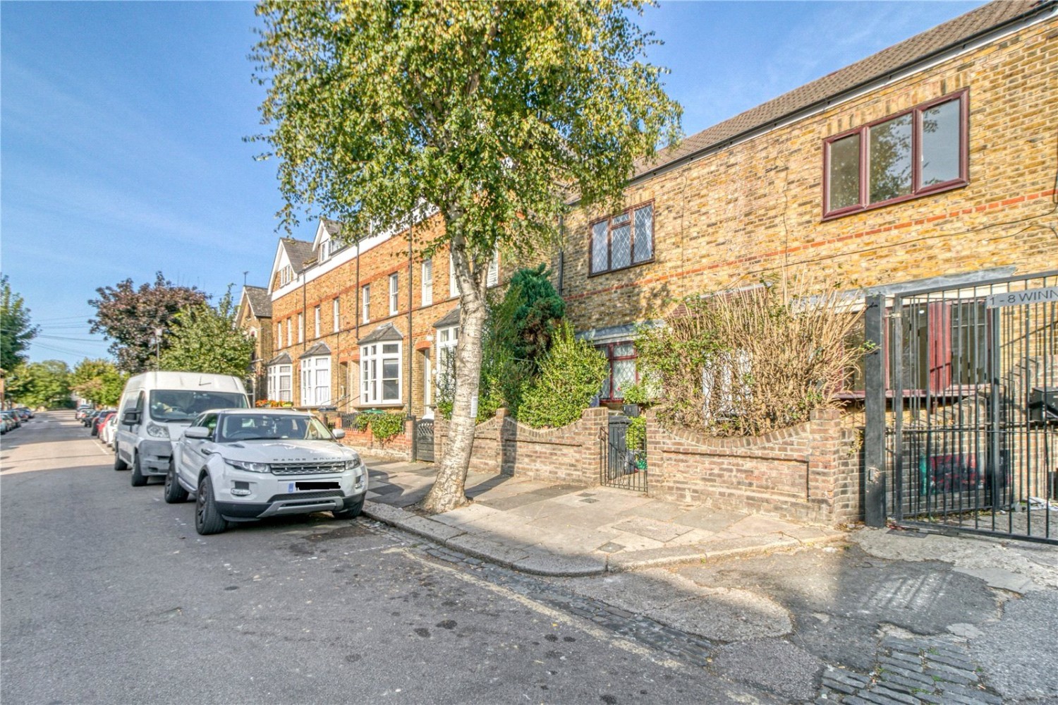 Right Hand Unit, London