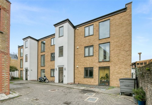 Lawrence Yard, London