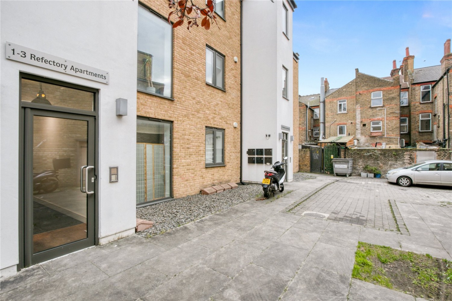 Lawrence Yard, London