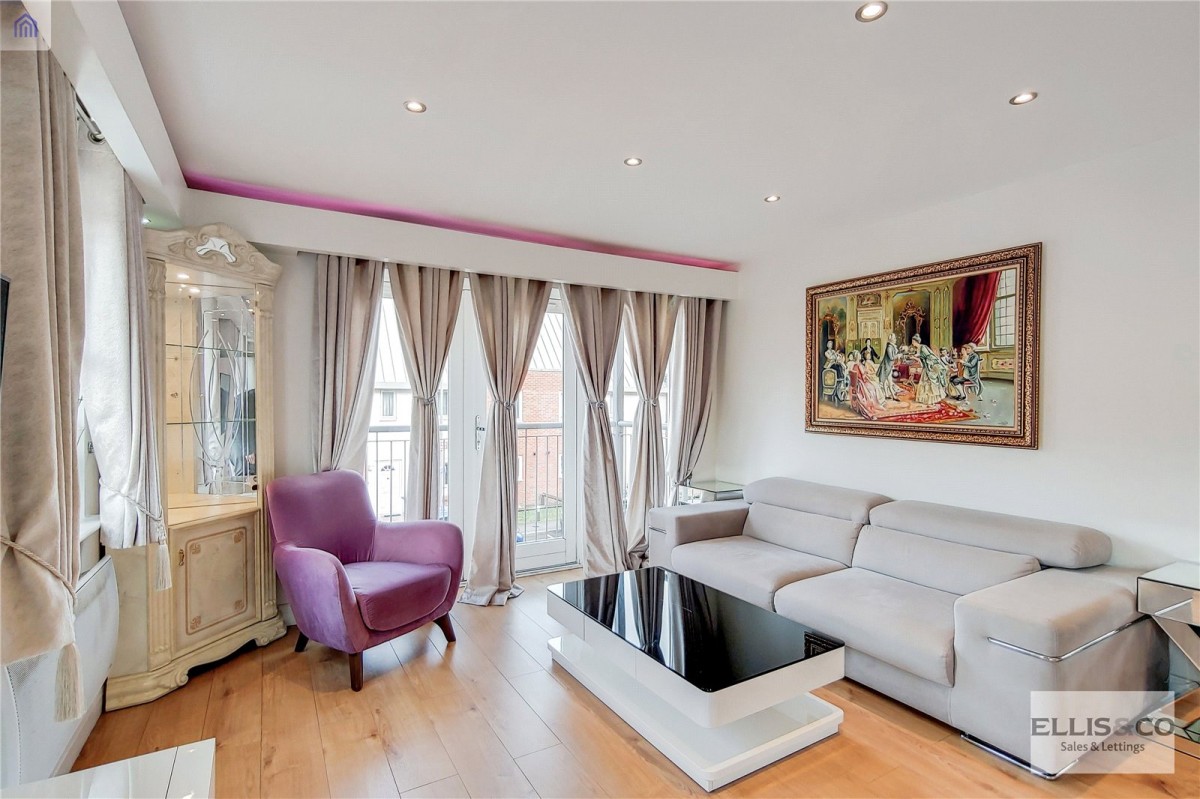 King George Crescent, Wembley