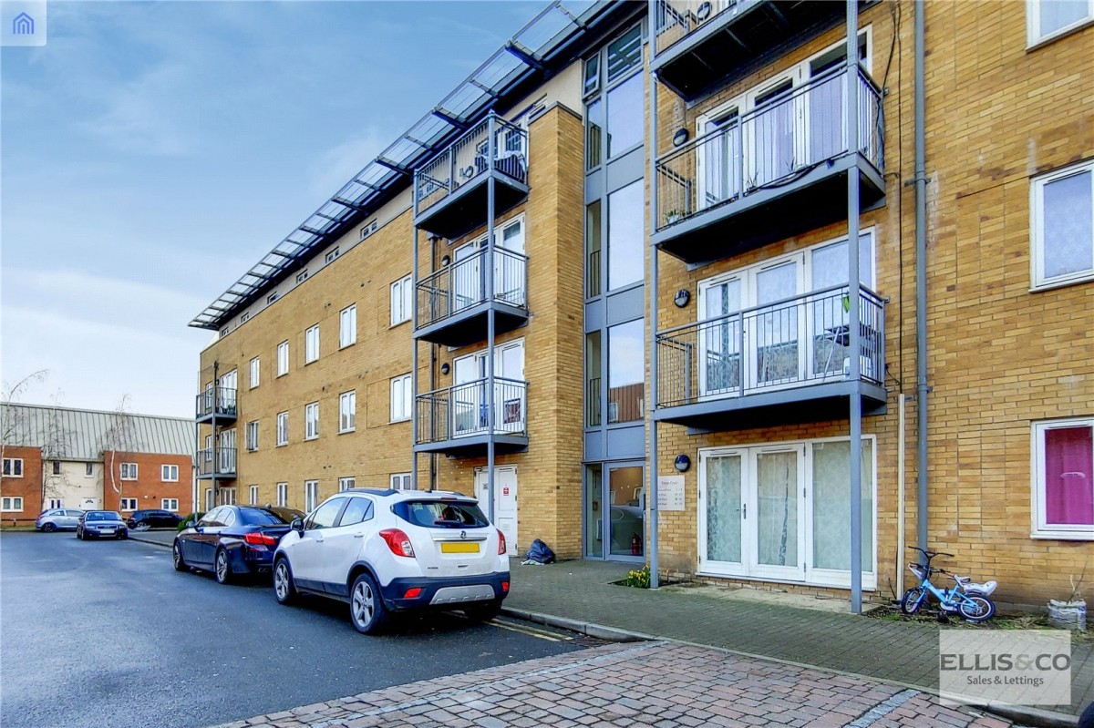 King George Crescent, Wembley