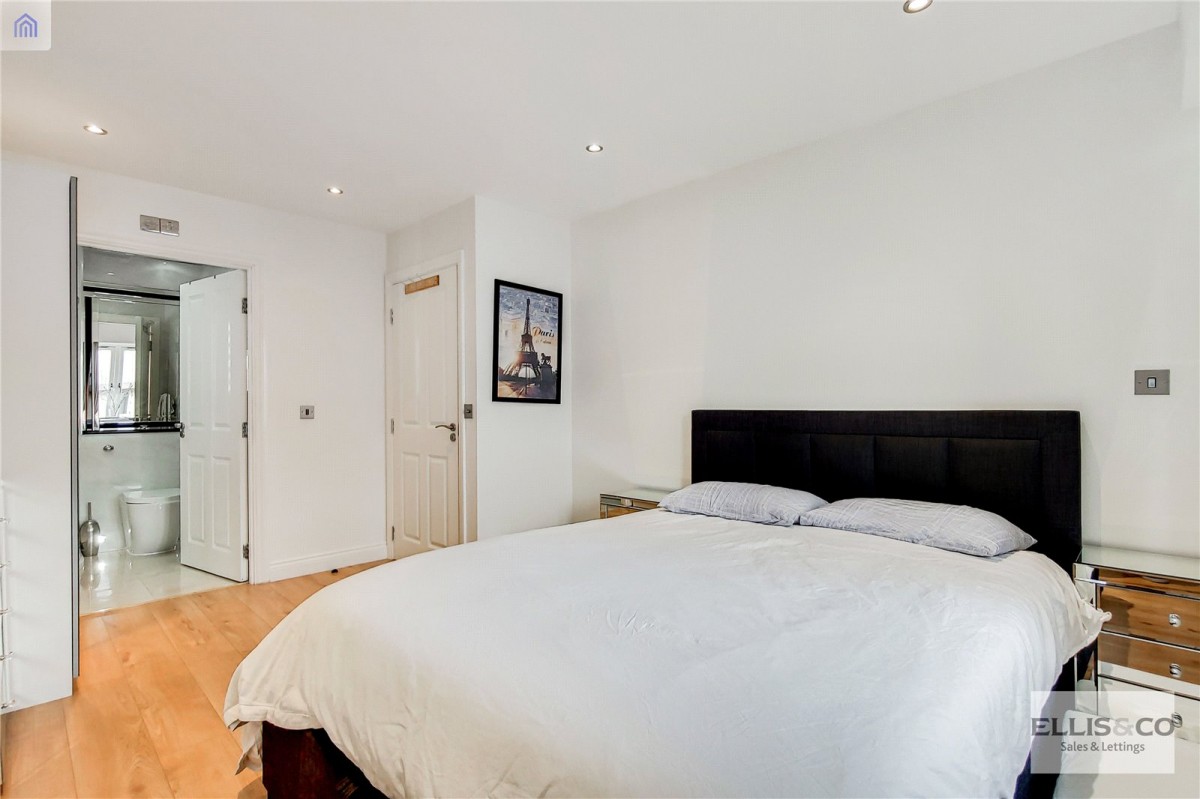 King George Crescent, Wembley