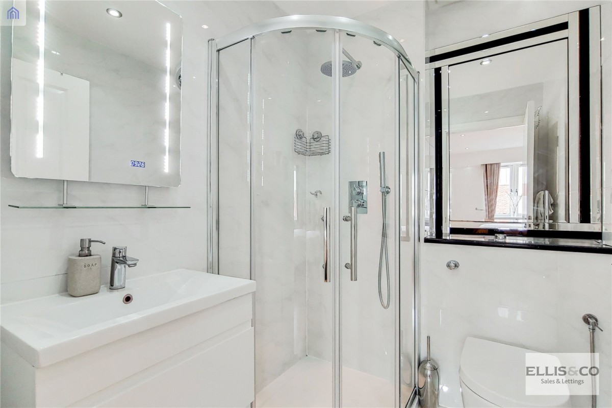 King George Crescent, Wembley