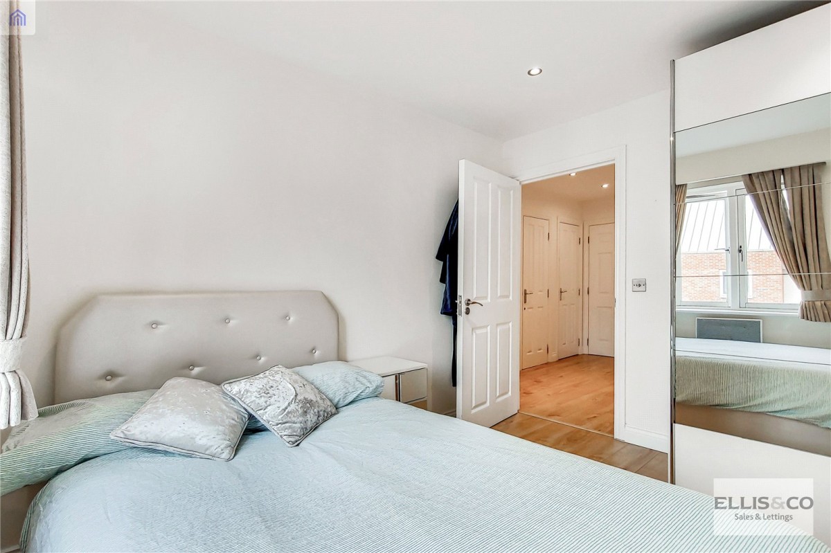 King George Crescent, Wembley