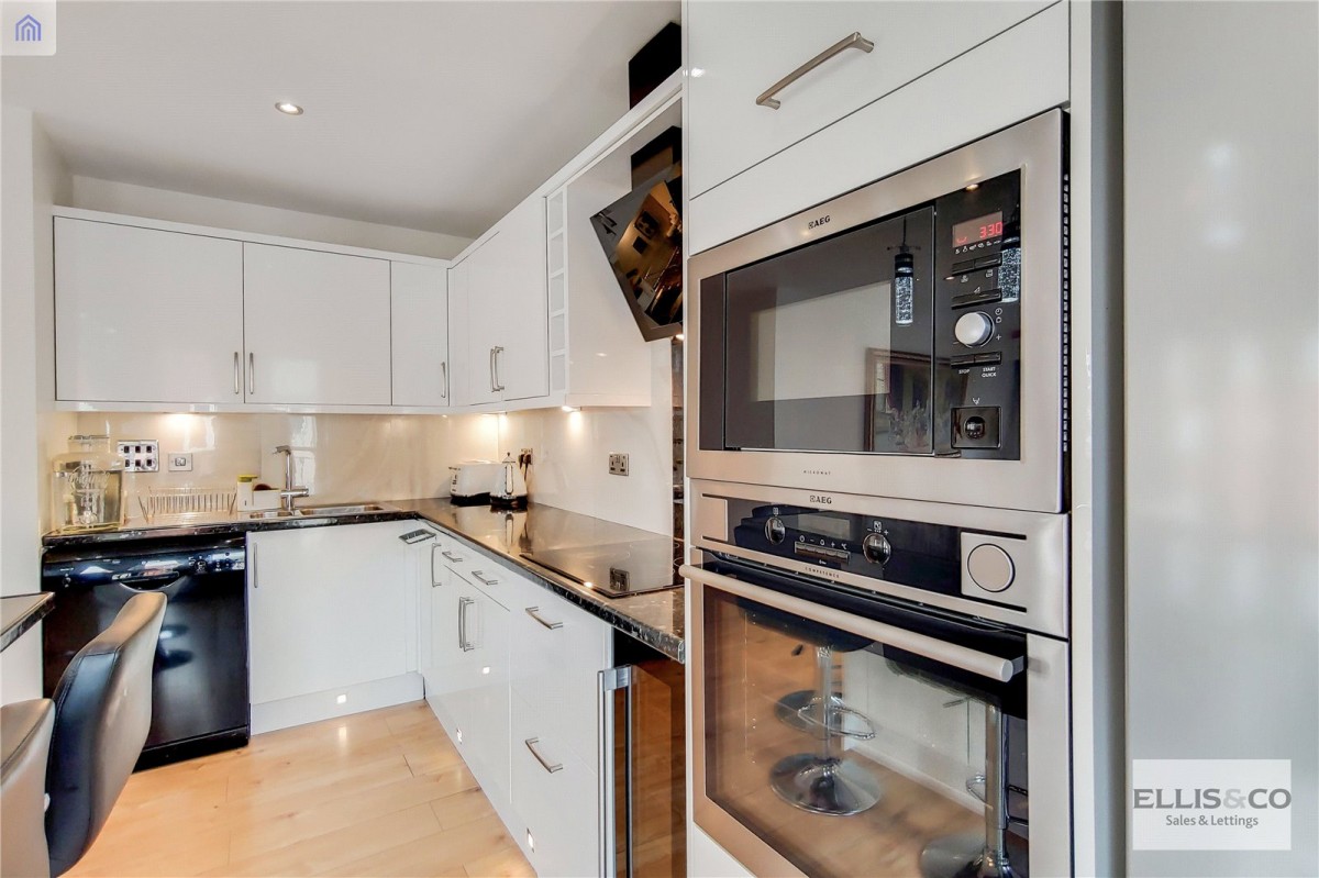 King George Crescent, Wembley