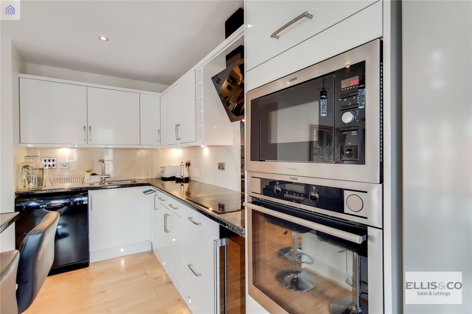 King George Crescent, Wembley