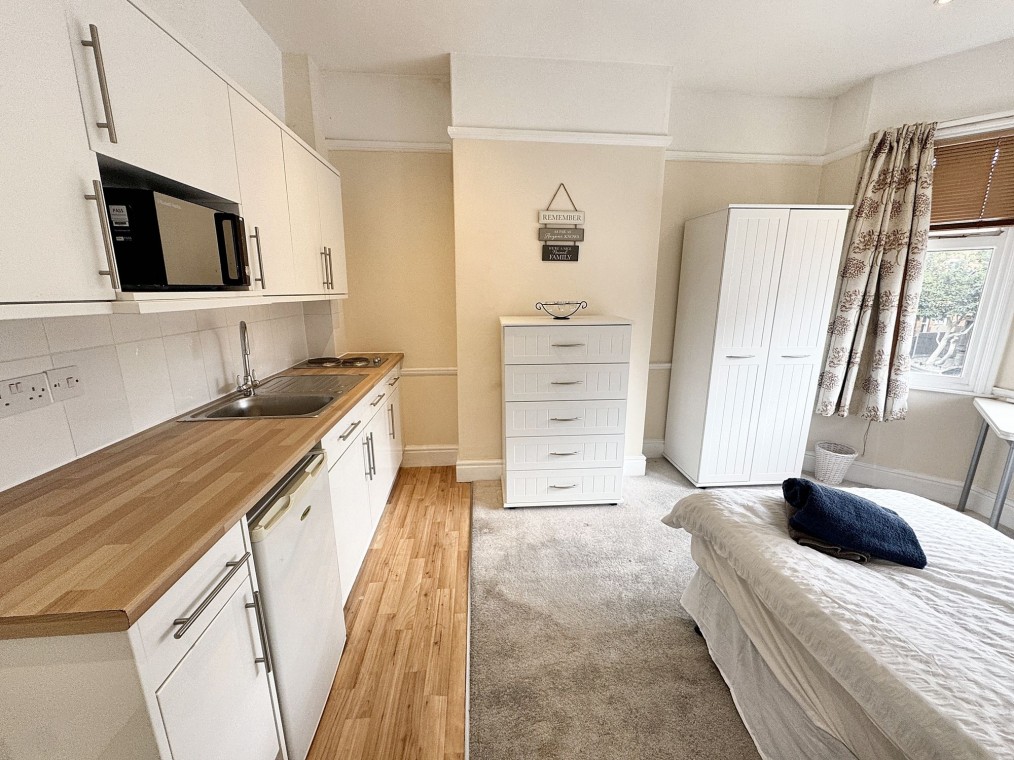 21 Mount Road, Hinckley, LE10