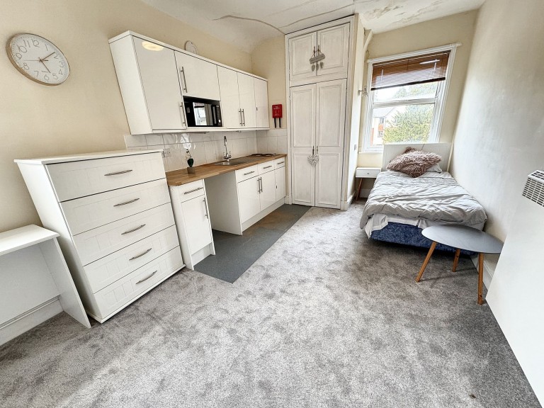 21 Mount Road, Hinckley, LE10